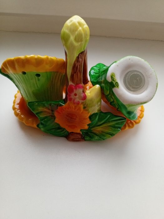 Продам солонку и перечницу