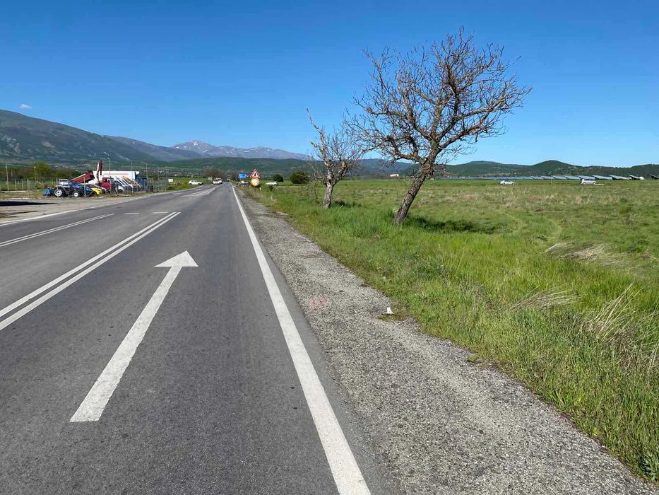 ИМОТ 6,100 дка, с лице на главен път, село Марино поле