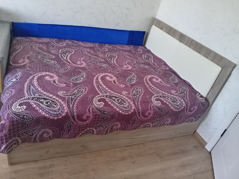 Кровать с матрасом