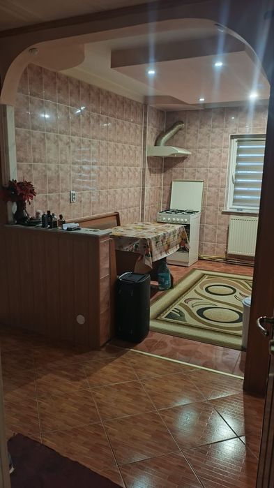 Ofer spre vânzare apartament două camere Mioveni, zona piață