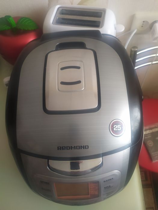Мультиварка Redmond, в отличном состоянии, самовывоз