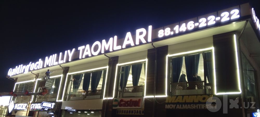 Tashqi riklama. Burtma harflar banir arakal stila