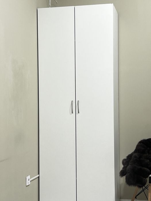 Белый шкаф в отличном состоянии