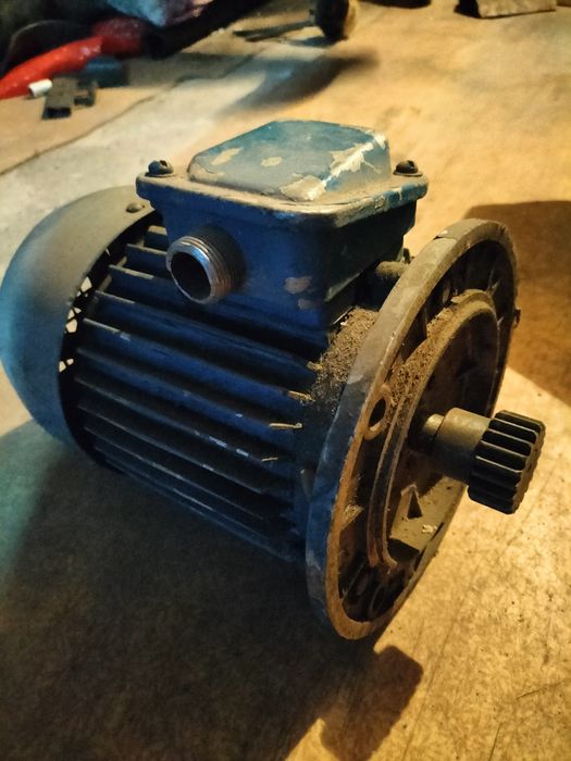 Продам  электродвигатели