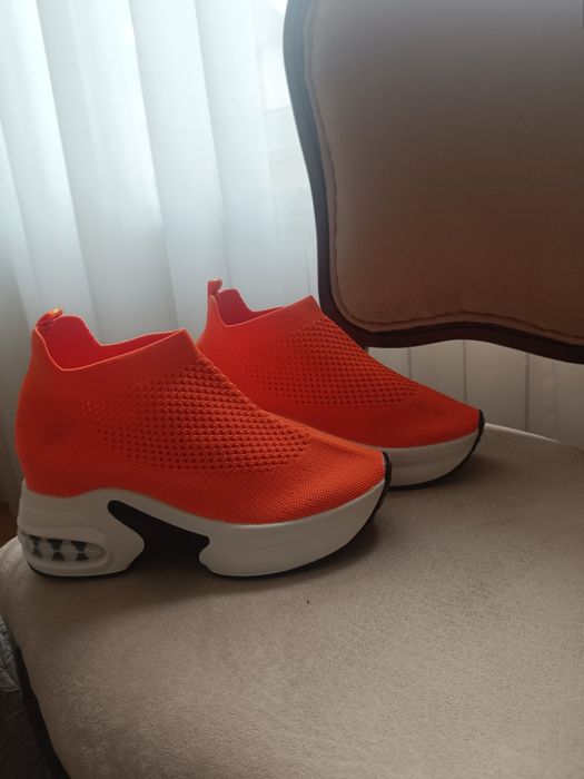 Дамски обувки тип slip-on с платформа