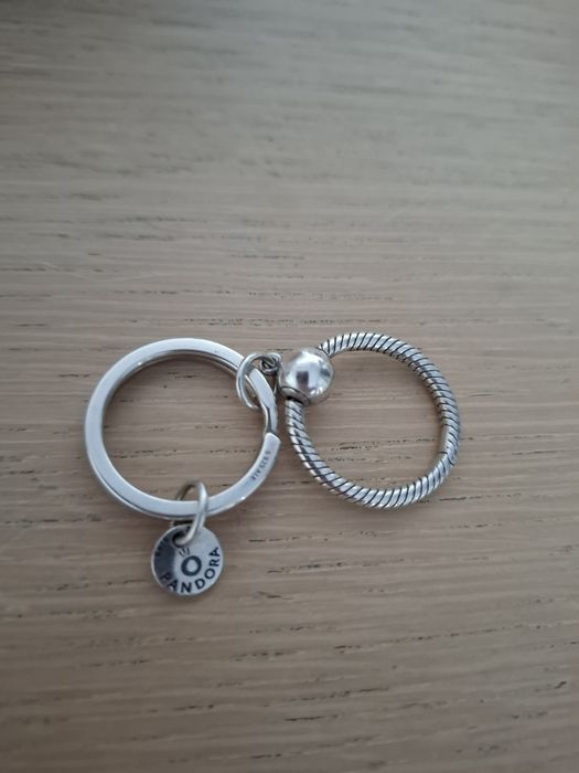 Inel pentru chei si charm Pandora