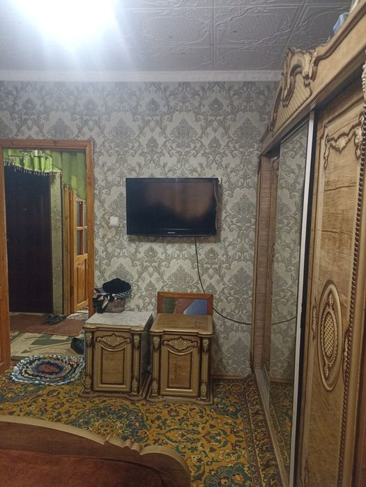 Срочно квартира сотилади спутник да 2 хона 1 етаж