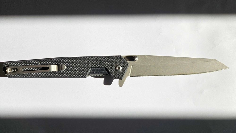 Полуавтоматичен сгъваем нож