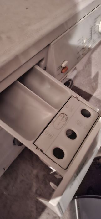 Продавам пералня Miele