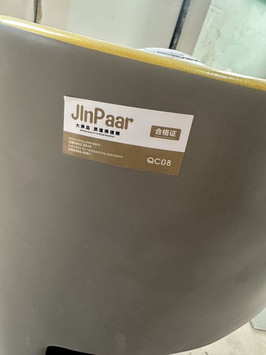 Новый унитаз не исползовылся.