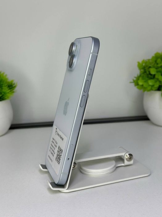 Телефон iPhone 15