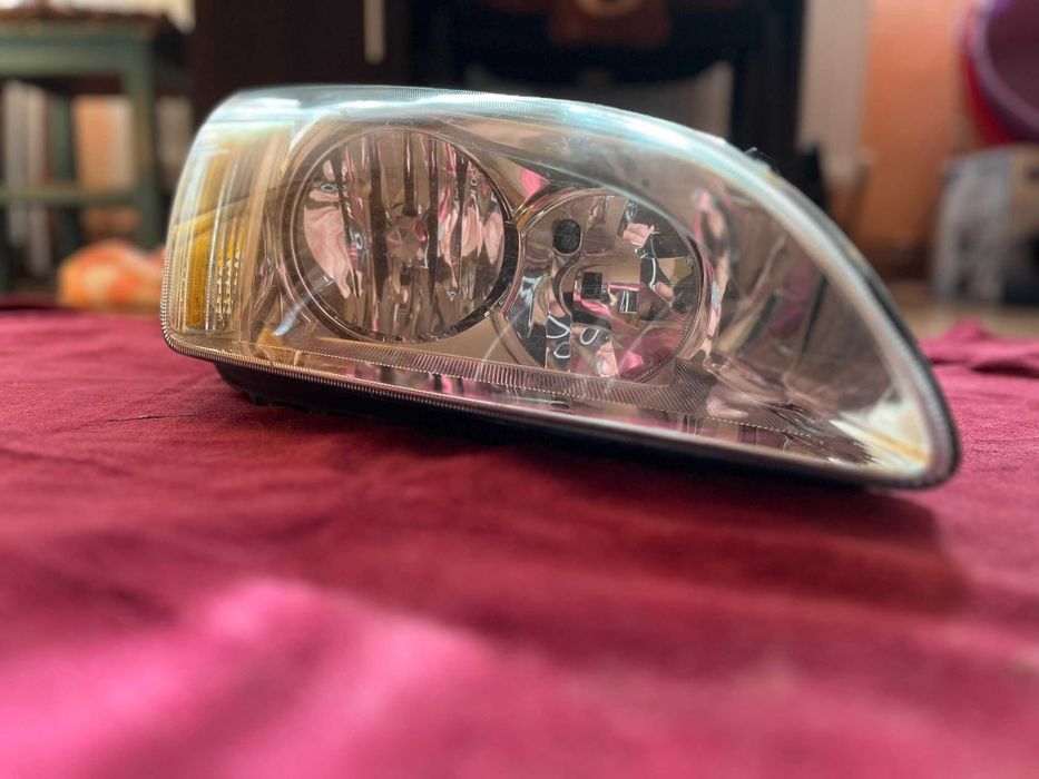 Far dreapta - Ford Focus II de Anglia