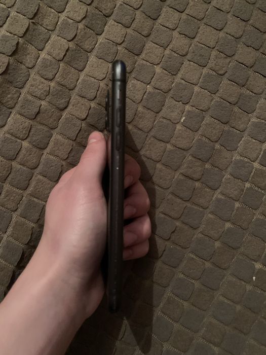 Продам айфон 11