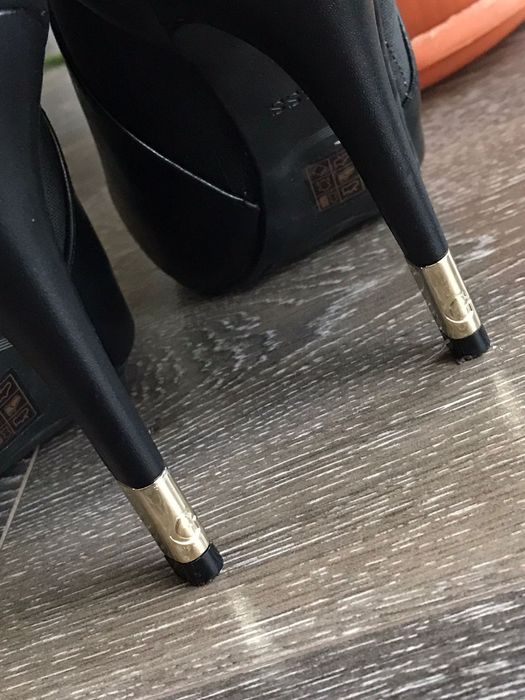 Tocuri Guess in stare perfecta marimea 38