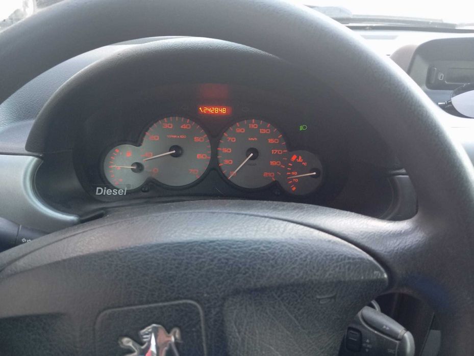 Vând Peugeot Partner 1,9 Diesel, an 2004, preț 6000 lei, ușor neg.