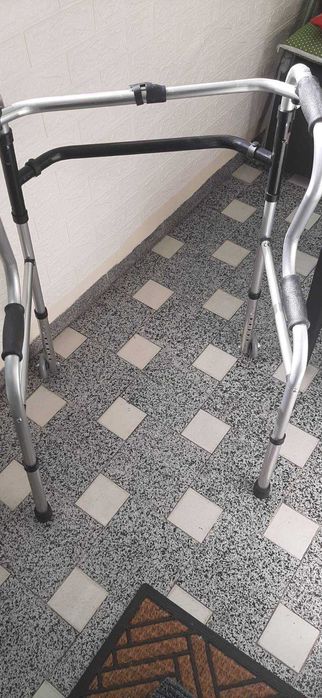 Проходилка Нова с предни колелца