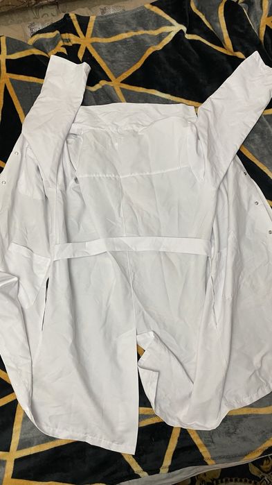 Продам белый медицинский халат