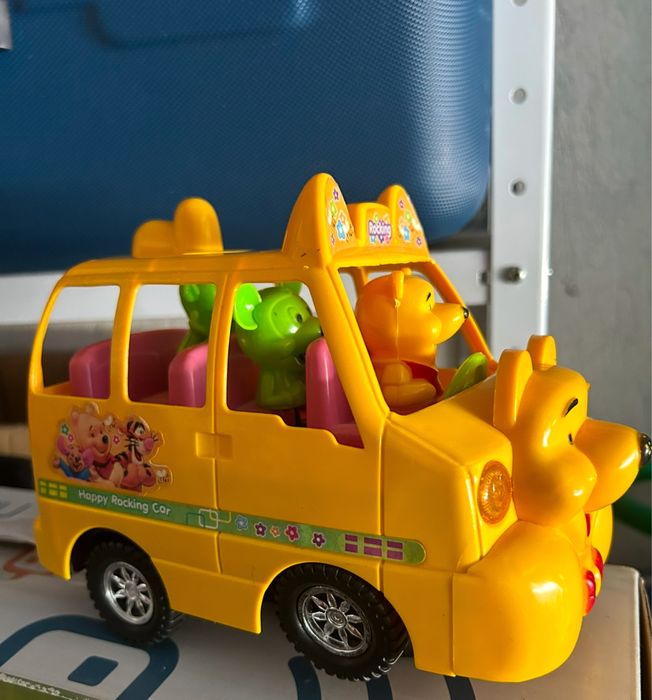 Играчки: камионче-самосвал за пясък, багер…