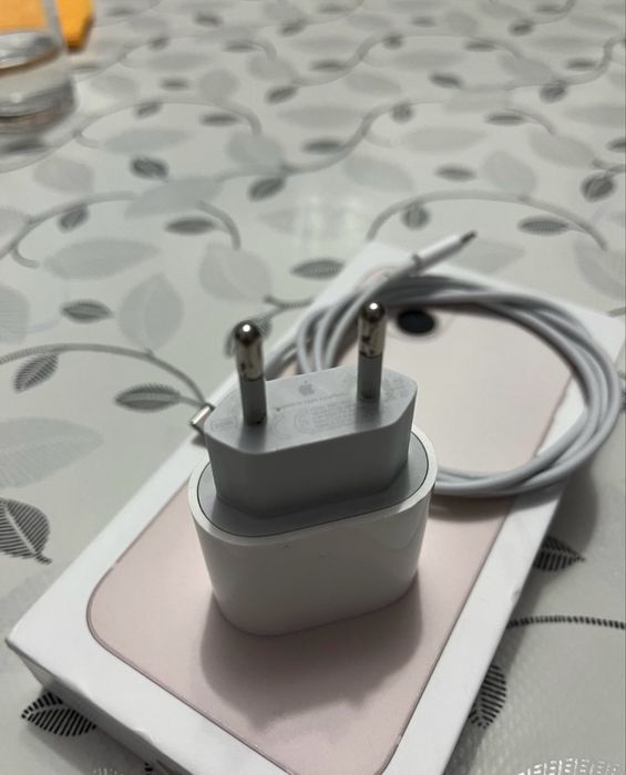 Продам оригинальный зарядка на iphone