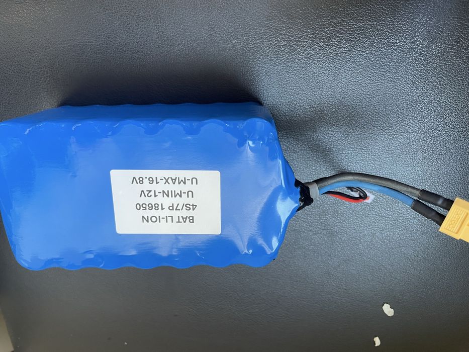 Confectionez/repar baterii 3s sau 4s din celule 18650 li-ion.