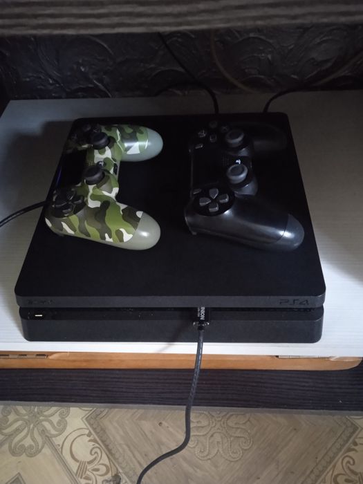 Продам Sony PlayStation 4