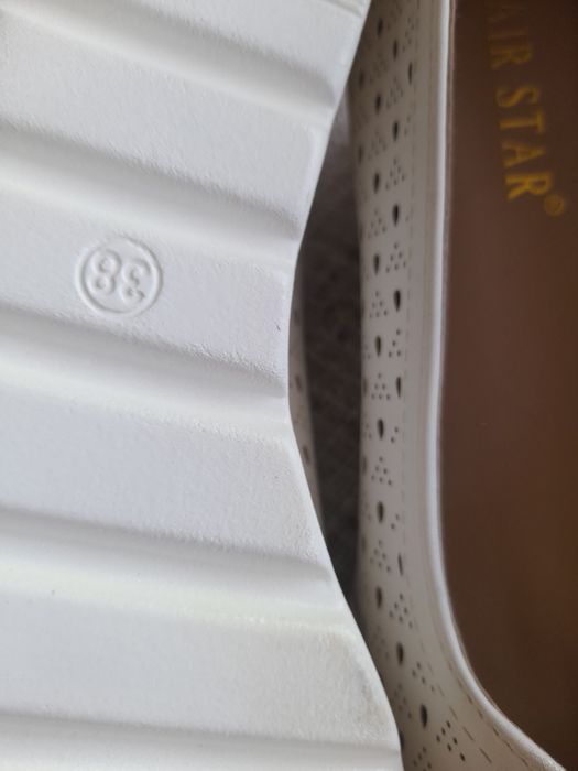 Нови елегантни обувки 38н