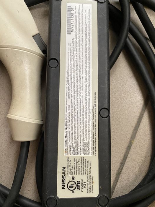 Штатное зарядное устройство Nissan Leaf