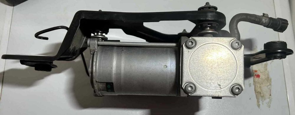 Compresor aer perne suspensie pneumatica BMW X5 E70