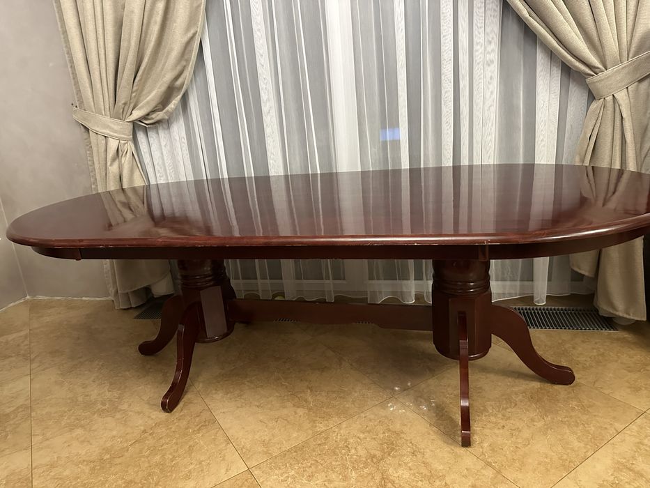 Стол гостинный