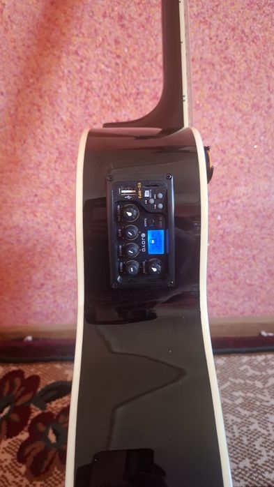 Akustik gitara sotiladi kelishamiz