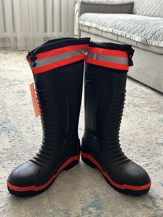 Продаеться сапоги