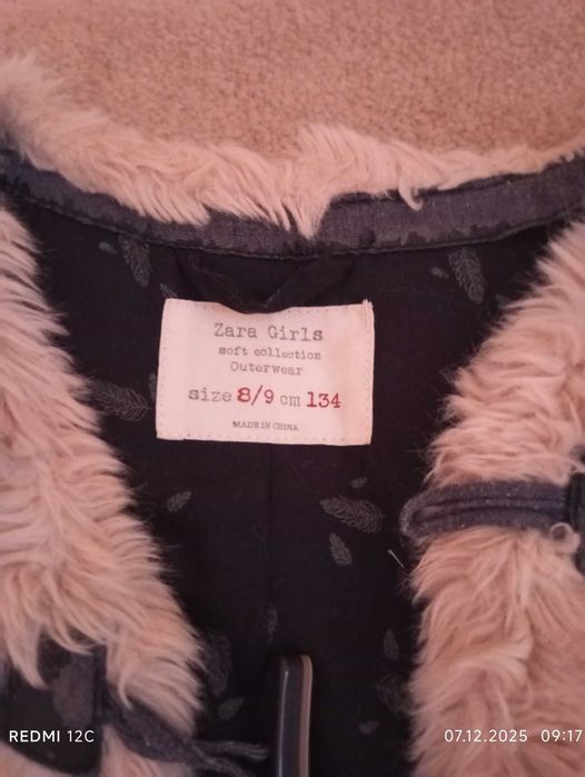 Детски елек за момиче актуален модел.