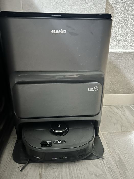 Vând aspirator robot Eureka j12