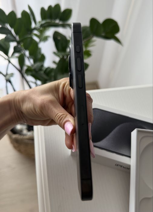 iPhone 15 Pro 256GB – FOARTE BINE ÎNTREȚINUT  + HUSE + cutie