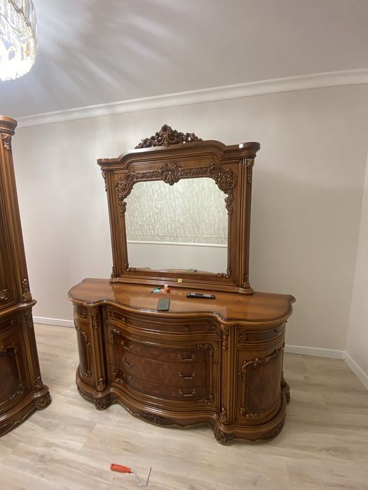 Камод с зеркалом