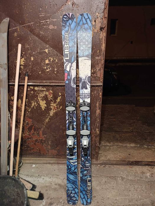 Schiuri de tura + legături (freeride)+ piei de foca