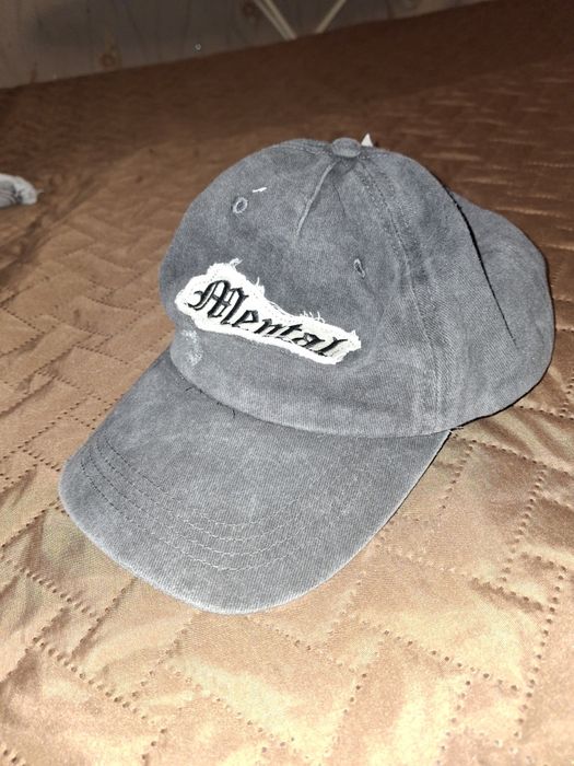 дънки Bershka + шапки с козирка Cropp