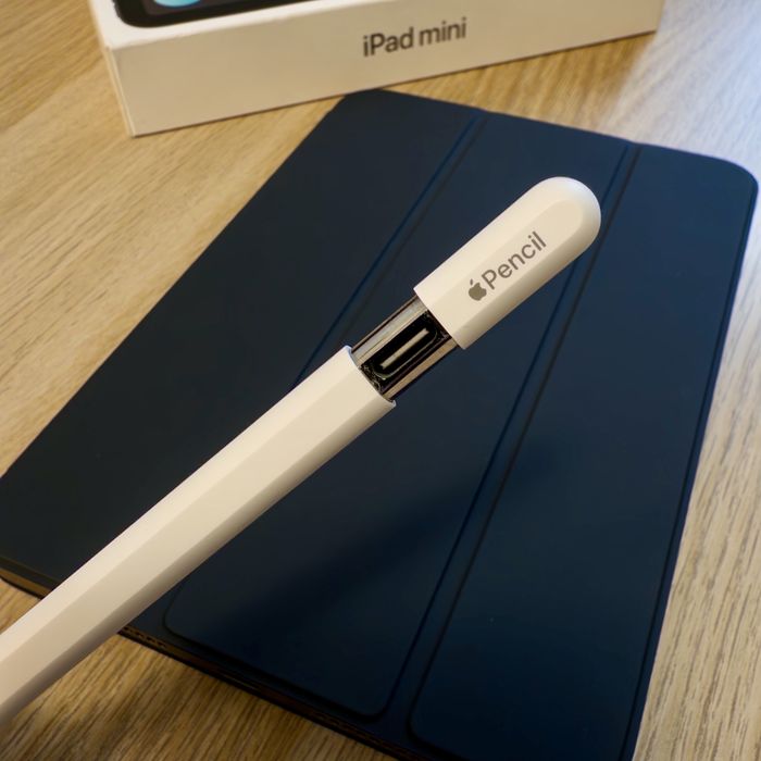 iPad Mini 7 + Apple Pencil + Husă Originală, garanție până in 01.2028