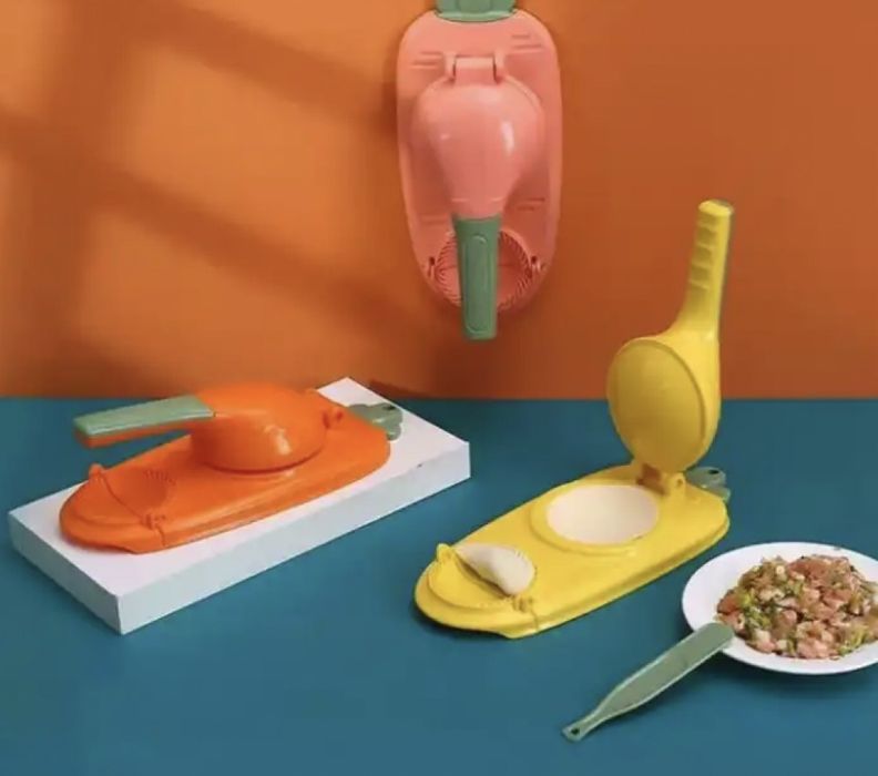 Цветна, стилна, пластмасова машина за кнедли