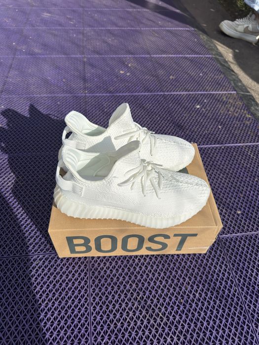Yeezy 350v2 Triple White