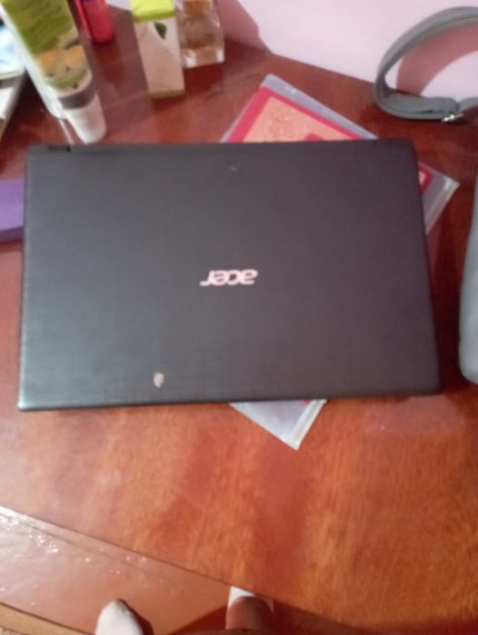 Ноутбук сотилади