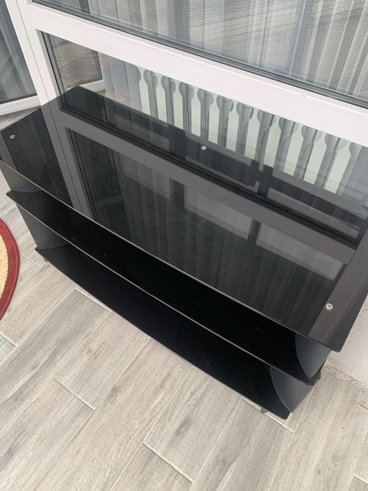 Продам тумбу под телевизор ,стекло