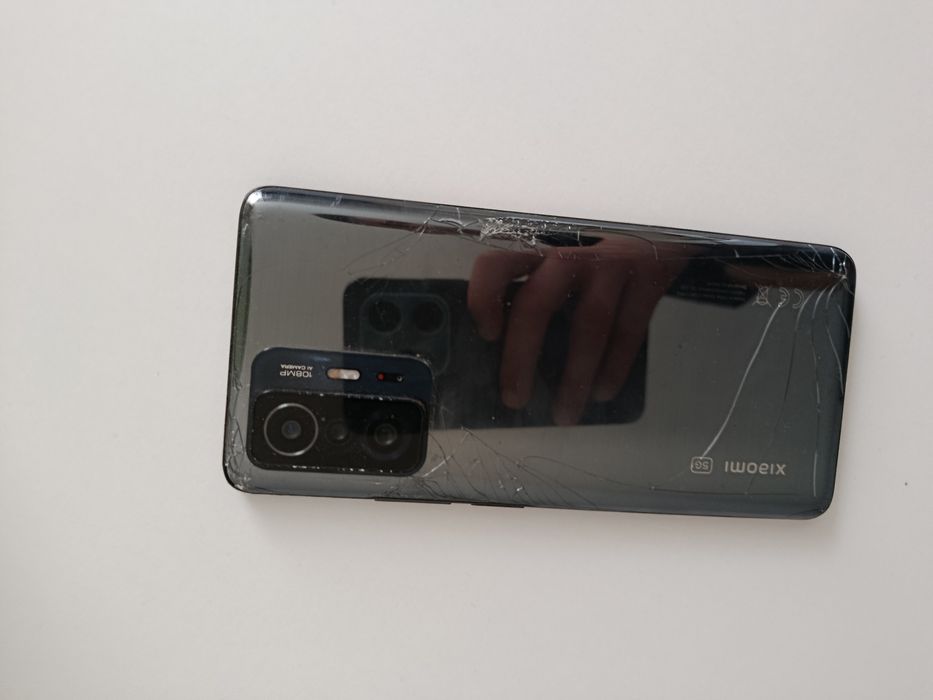Xiaomi 11 T fara încărcător spart ecranul și spatele dar în rest perfect funcțional