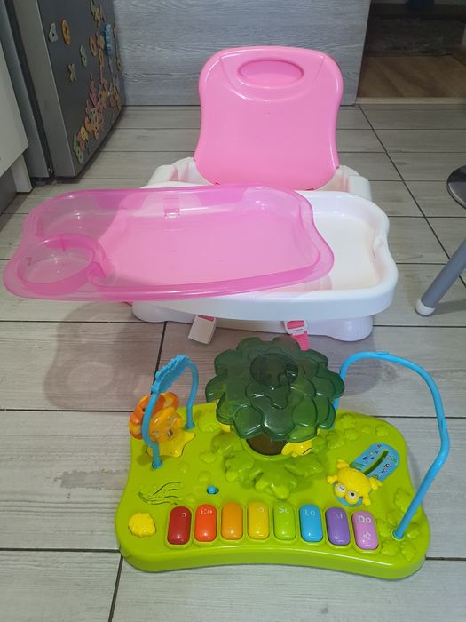 Scaun de masa si centru de activitati bebe
