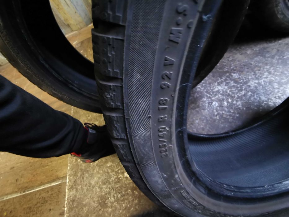 255 35 18 cu 225 40 18 continental