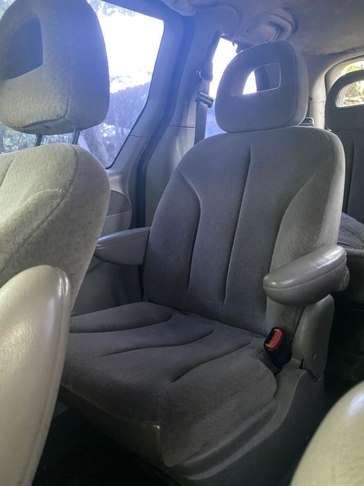 Vând piese Chrysler Voyager 2001