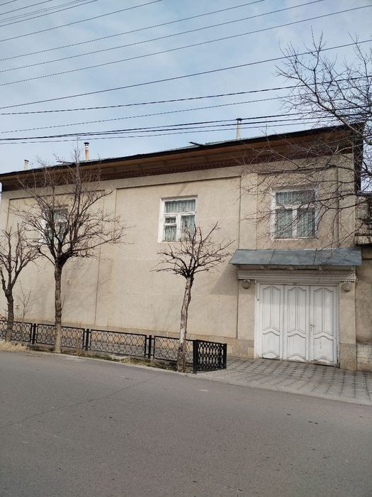 Komolon mahallada srochna uy sotiladi