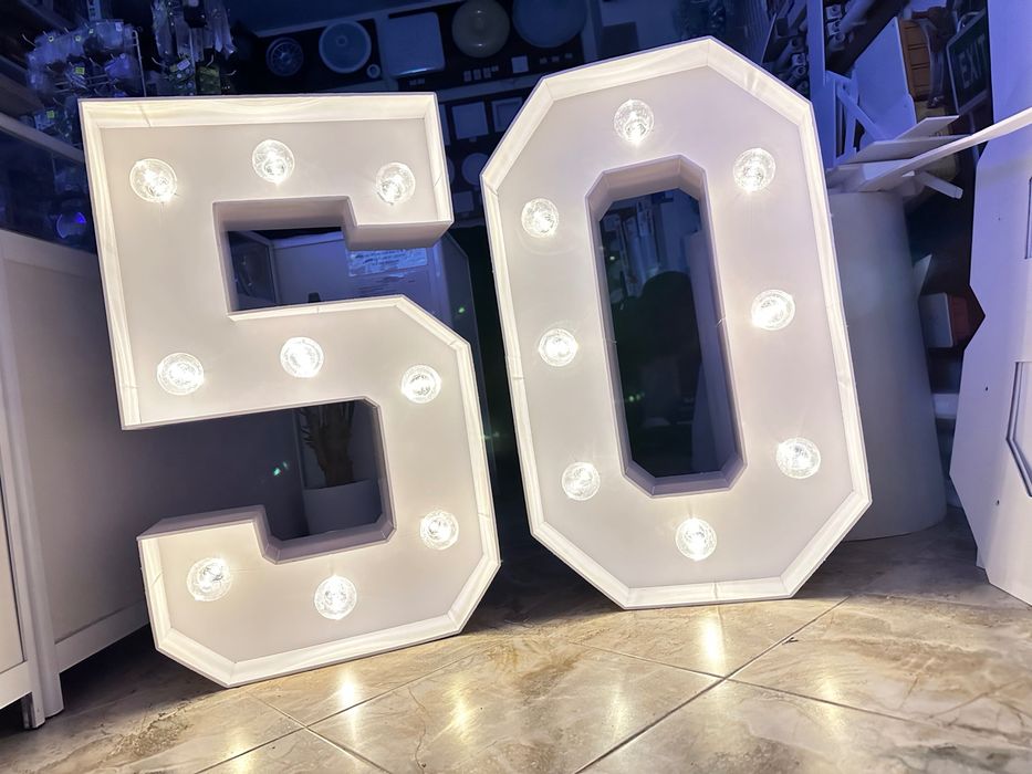 Светещи цифри за украса