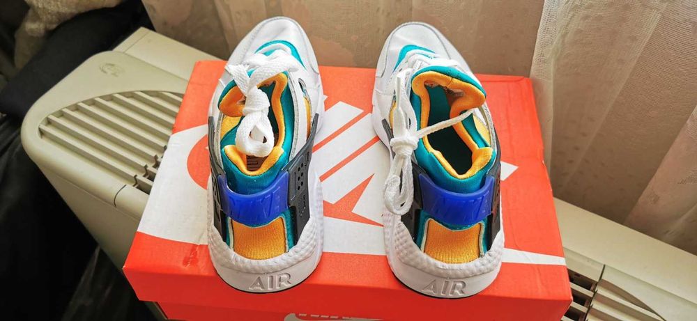 Оригинални маркови дамски маратонки NIKE Air Huarache - 35,5 номер
