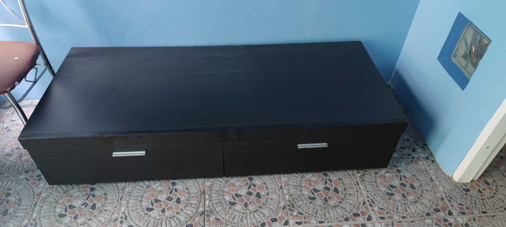 Продаетья черный камод и тумба под ТВ